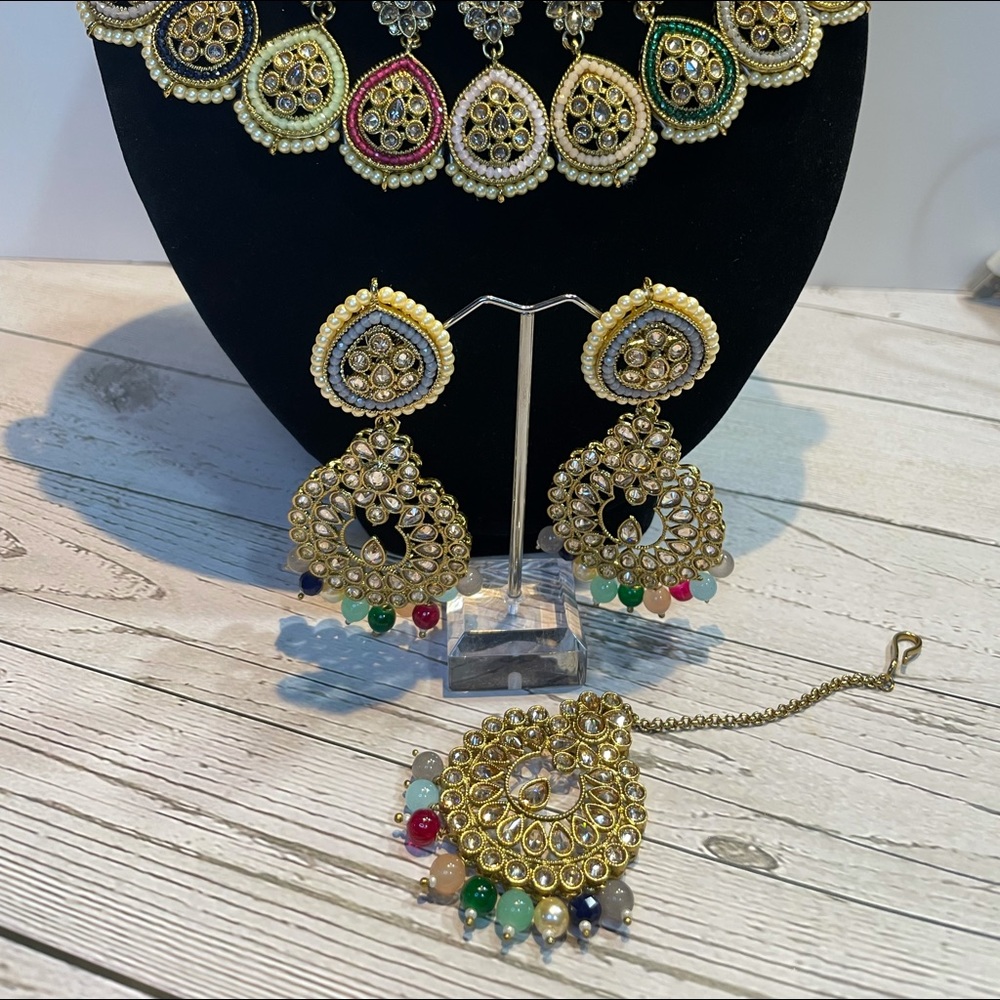 Multi color Choker set